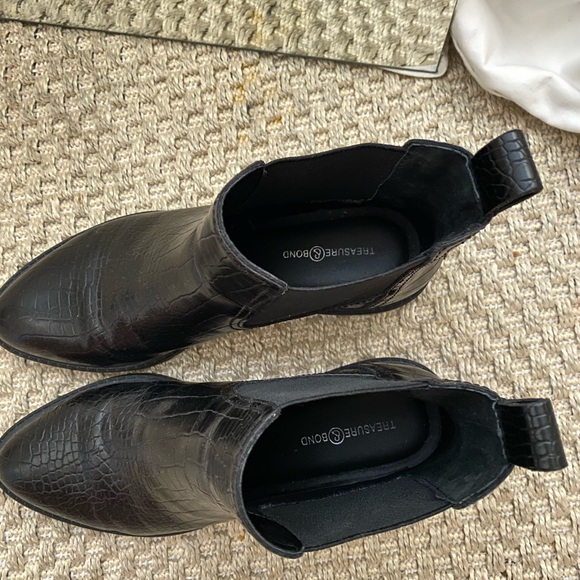Crocodile Boots Size 7 by Treasure & Bond - Picture 3 of 4
